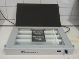 Folie auf das UV-Belichtungsgerät platzieren